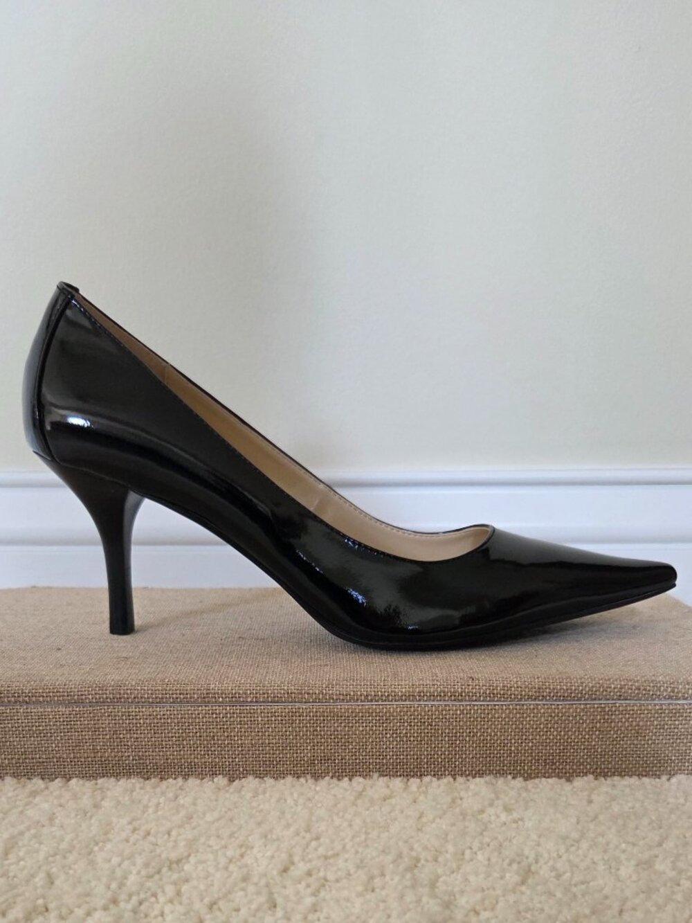 NWT Calvin Klein Diva Black Patent Leather Pumps
